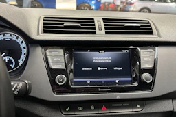 valkoinen Skoda Fabia 2021 kuva 17.