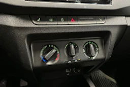 valkoinen Skoda Fabia 2021 kuva 20.