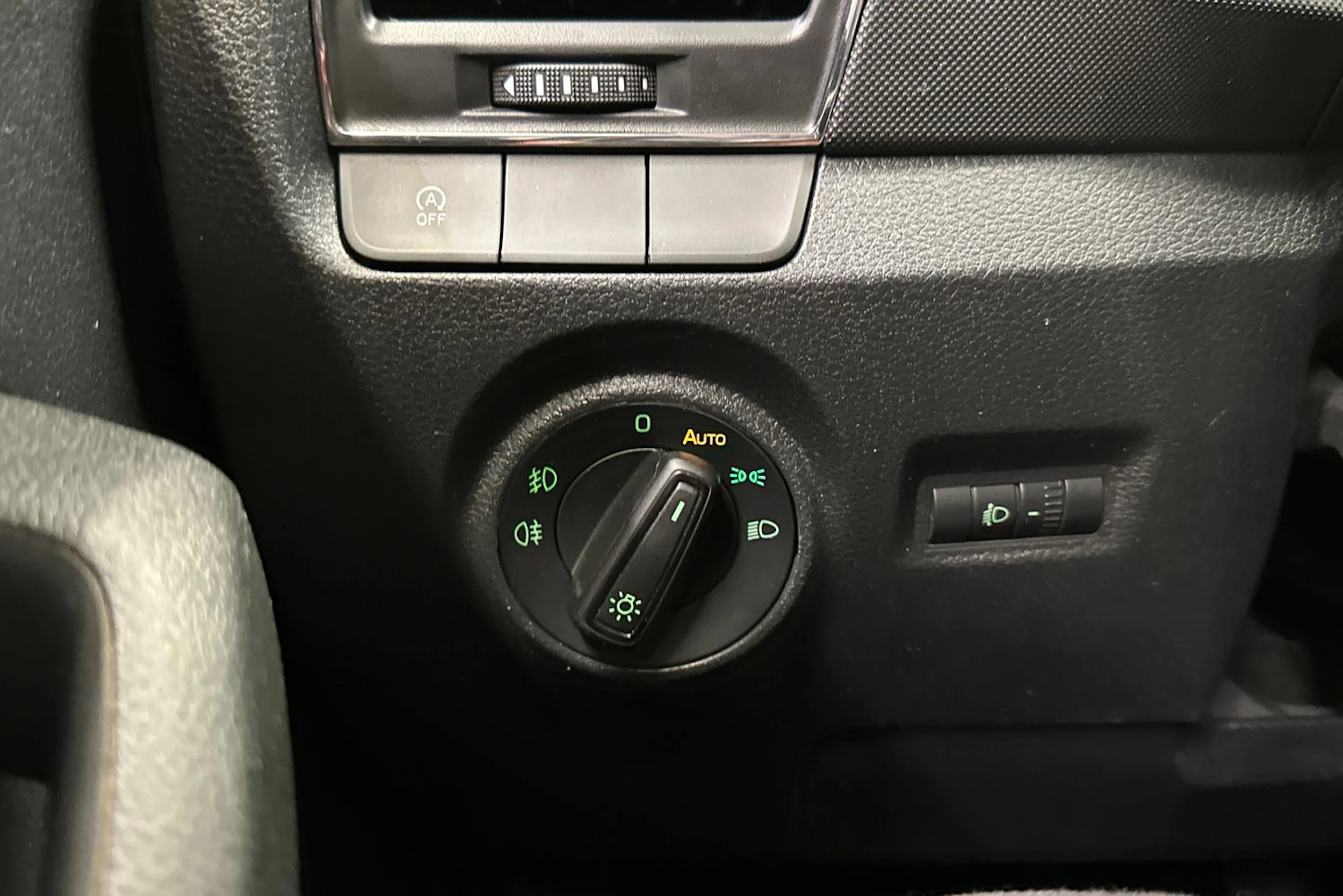 valkoinen Skoda Fabia 2021 kuva 27.