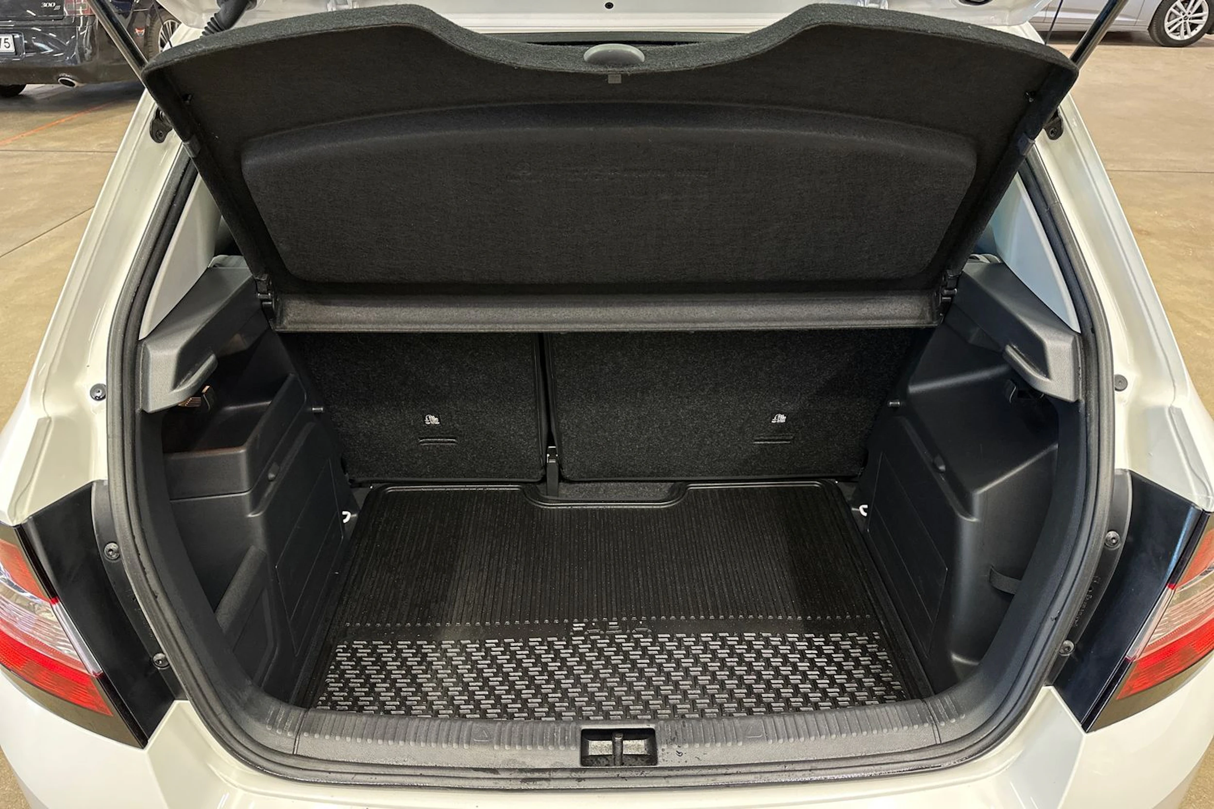 valkoinen Skoda Fabia 2021 kuva 29.