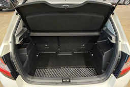 valkoinen Skoda Fabia 2021 kuva 29.