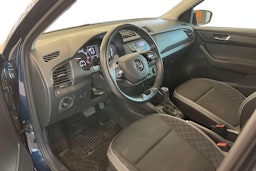 sininen Skoda Fabia 2021 kuva 7.