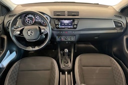 sininen Skoda Fabia 2021 kuva 9.