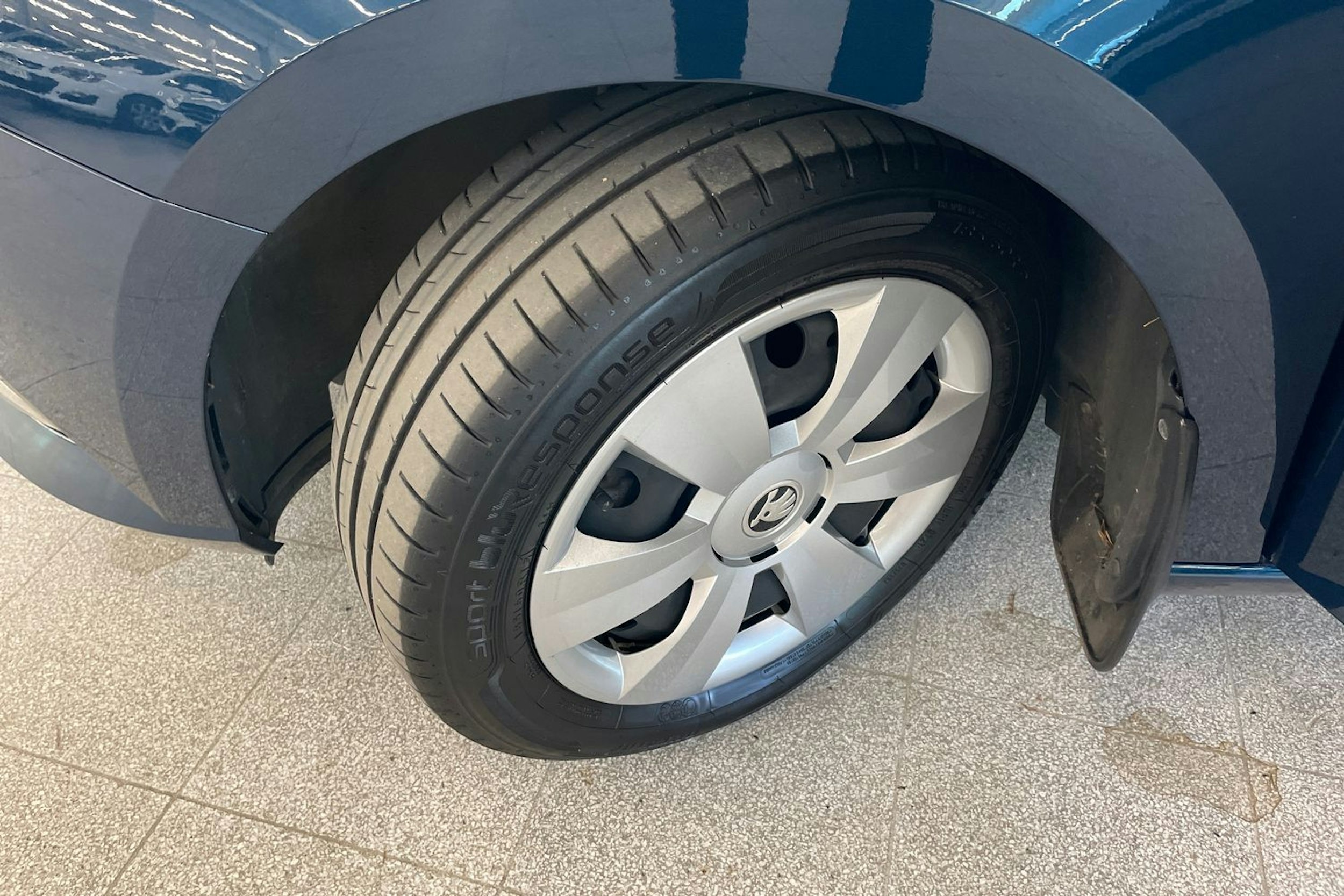sininen Skoda Fabia 2021 kuva 13.