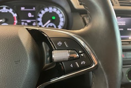 sininen Skoda Fabia 2021 kuva 16.