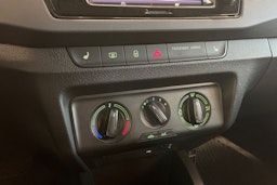sininen Skoda Fabia 2021 kuva 19.