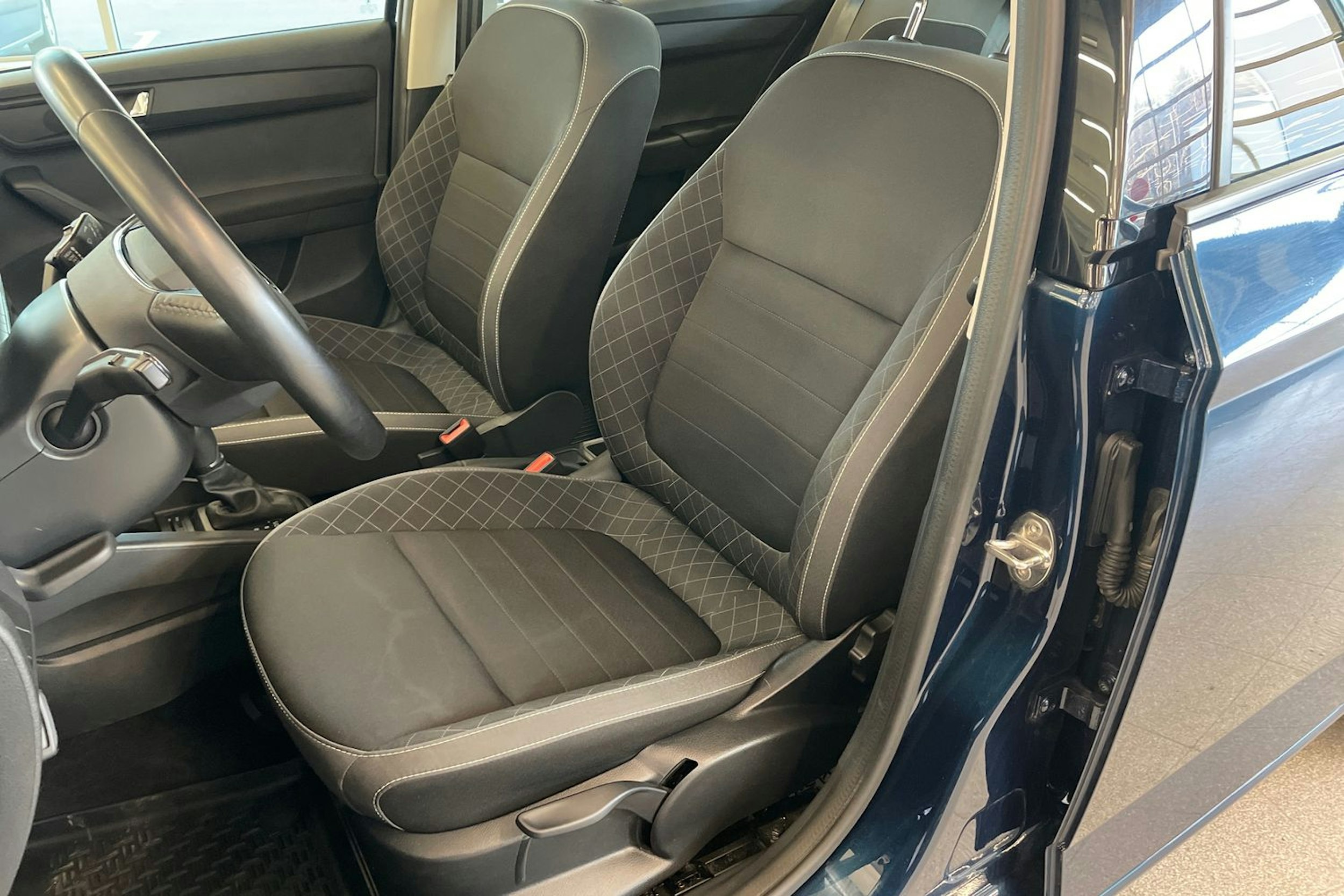 sininen Skoda Fabia 2021 kuva 22.