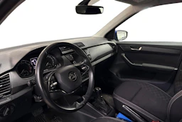 sininen Skoda Fabia 2021 kuva 3.