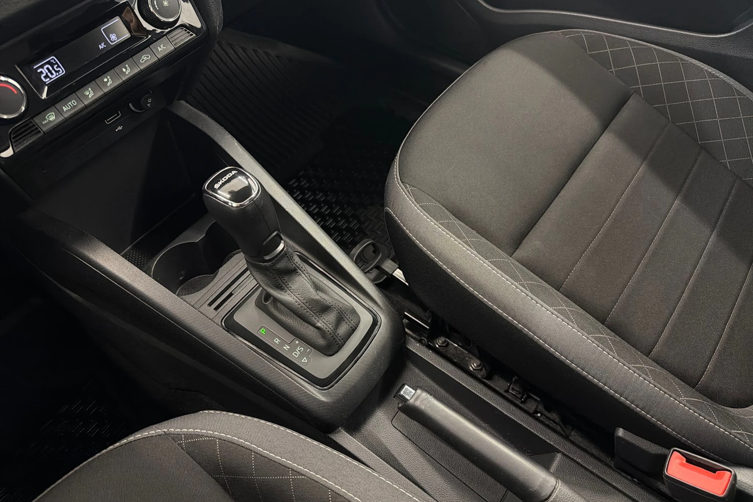 sininen Skoda Fabia 2021 kuva 20.