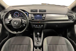 valkoinen Skoda Fabia 2021 kuva 7.