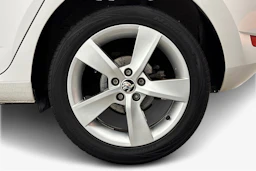 valkoinen Skoda Fabia 2021 kuva 9.