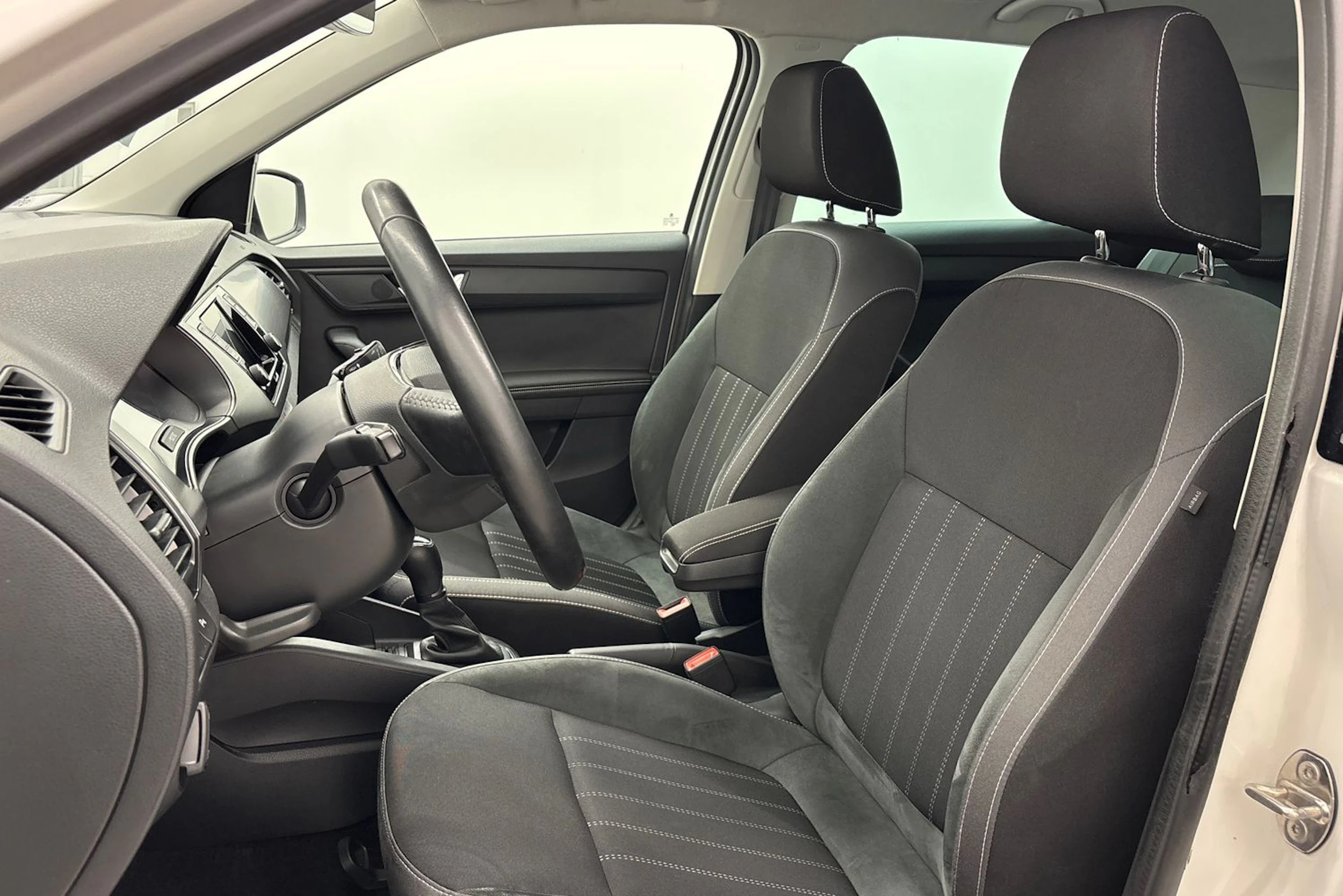 valkoinen Skoda Fabia 2021 kuva 11.