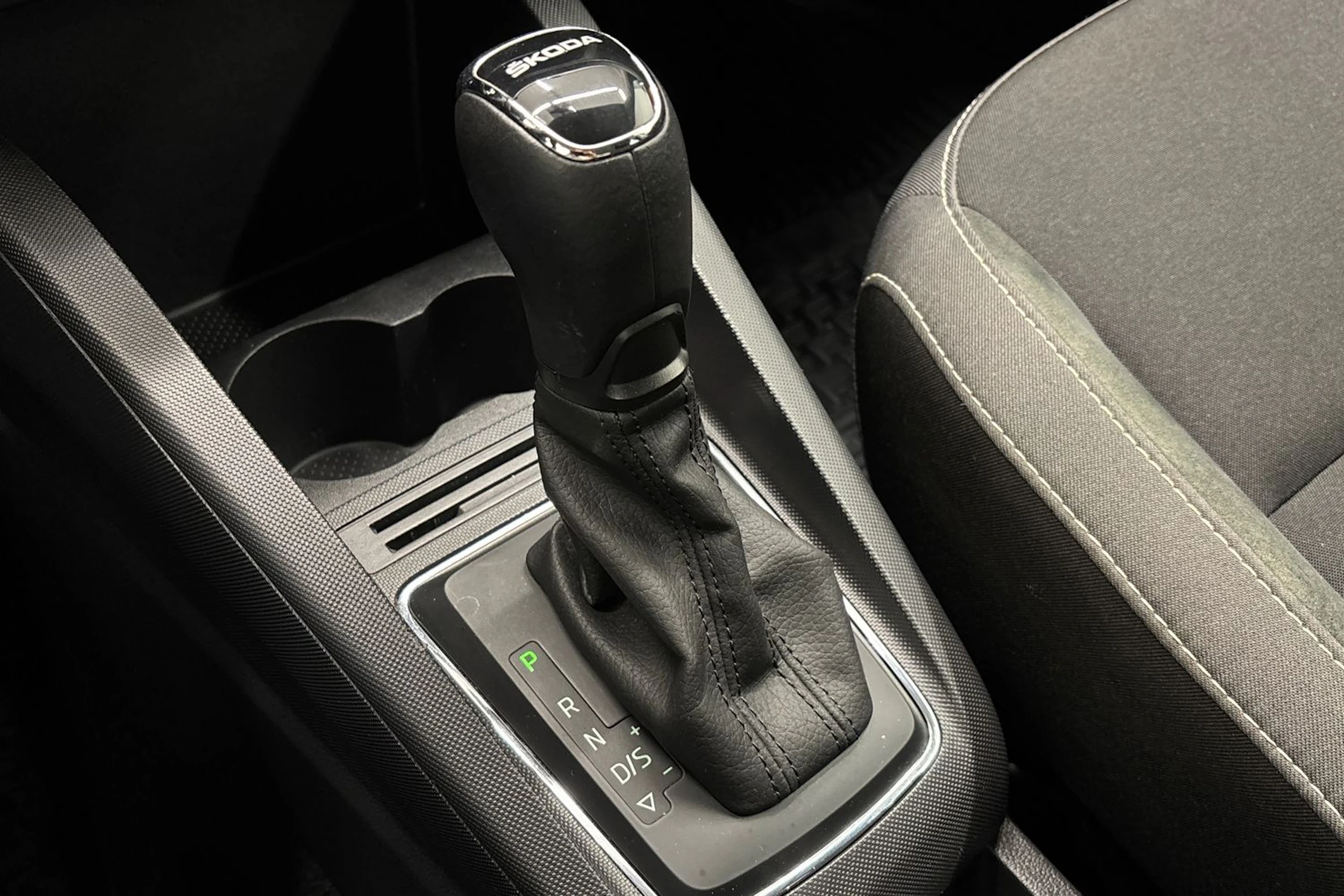 valkoinen Skoda Fabia 2021 kuva 20.