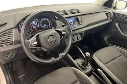 valkoinen Skoda Fabia 2021 kuva 6.