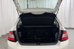 valkoinen Skoda Fabia 2021 kuva 11.
