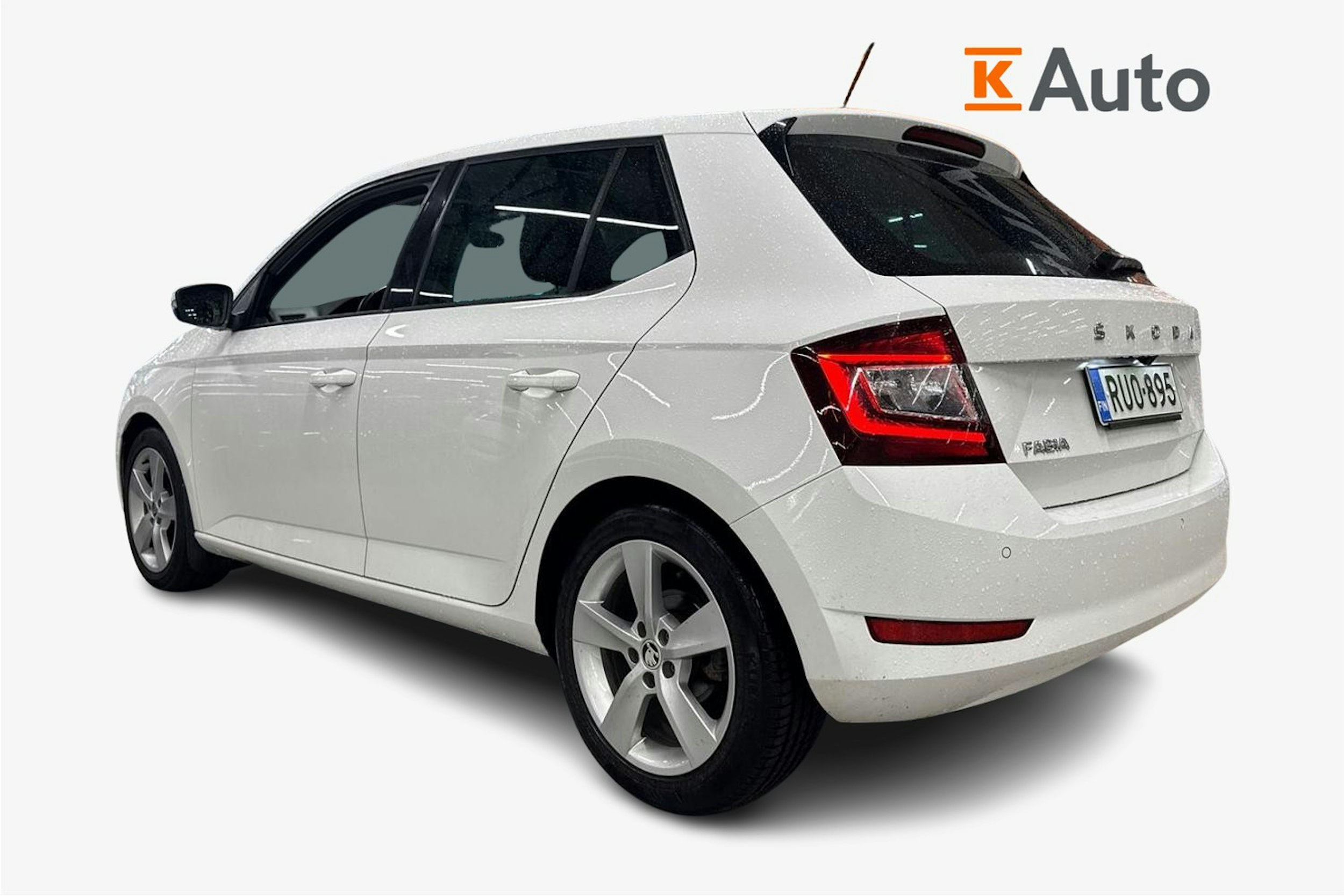 valkoinen Skoda Fabia 2021 kuva 2.