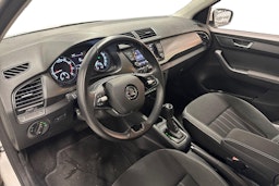 valkoinen Skoda Fabia 2021 kuva 3.