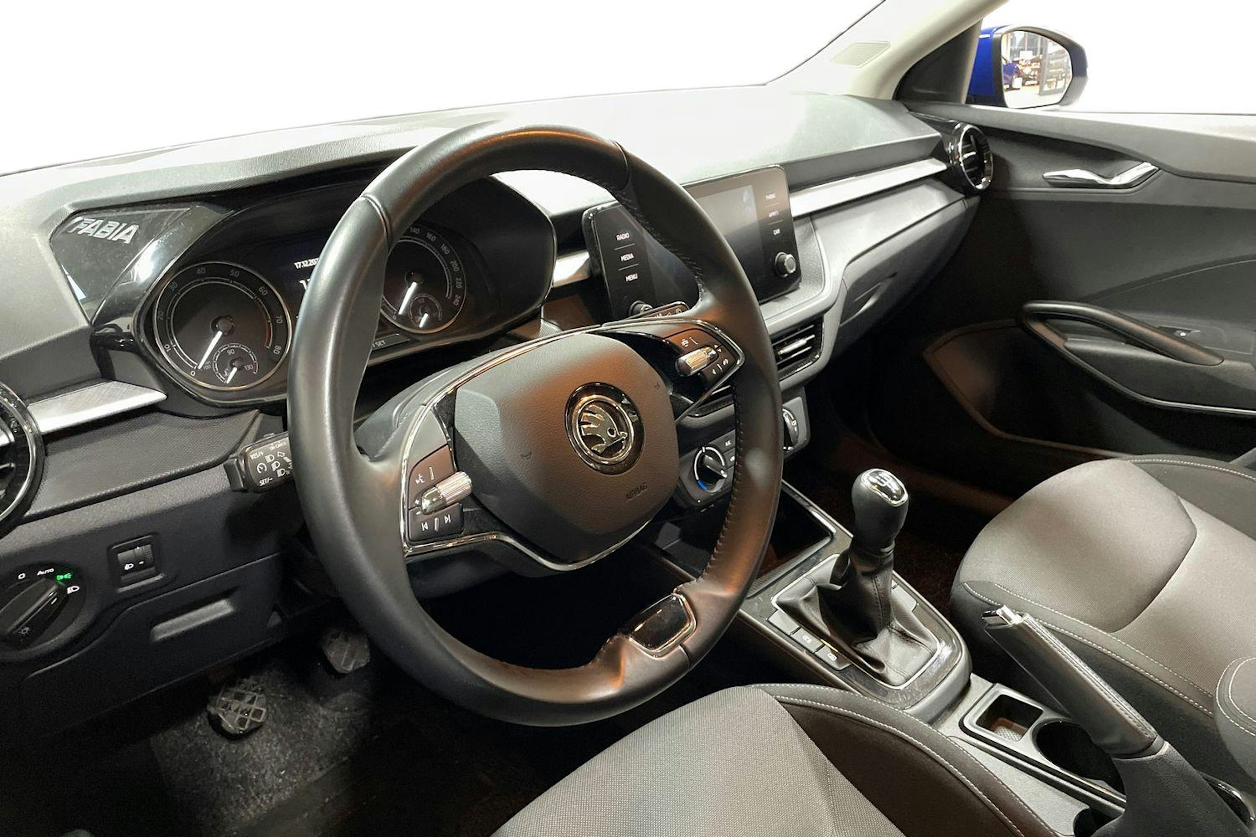 Sininen Skoda FABIA 2022 kuva 7.