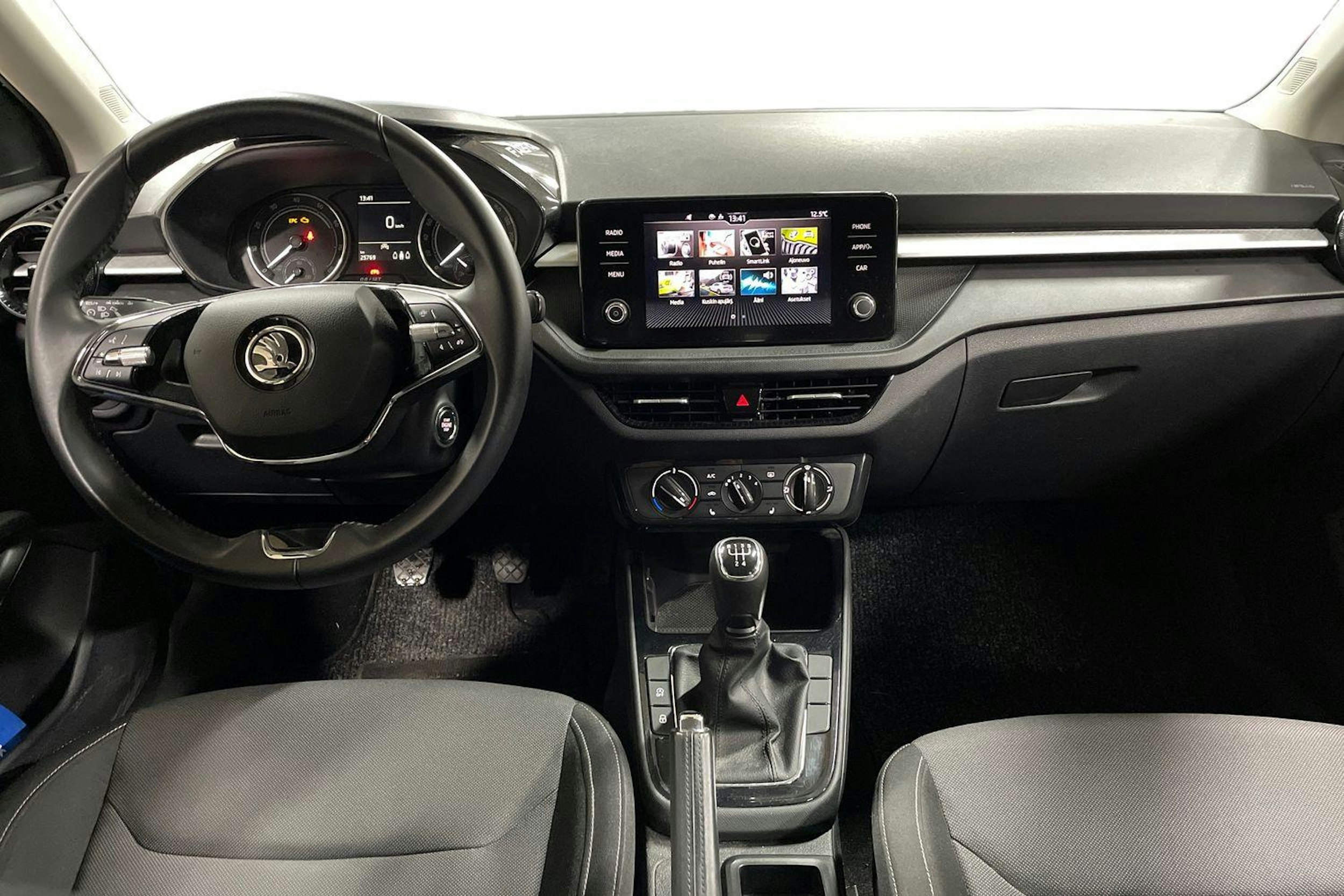 Sininen Skoda FABIA 2022 kuva 9.