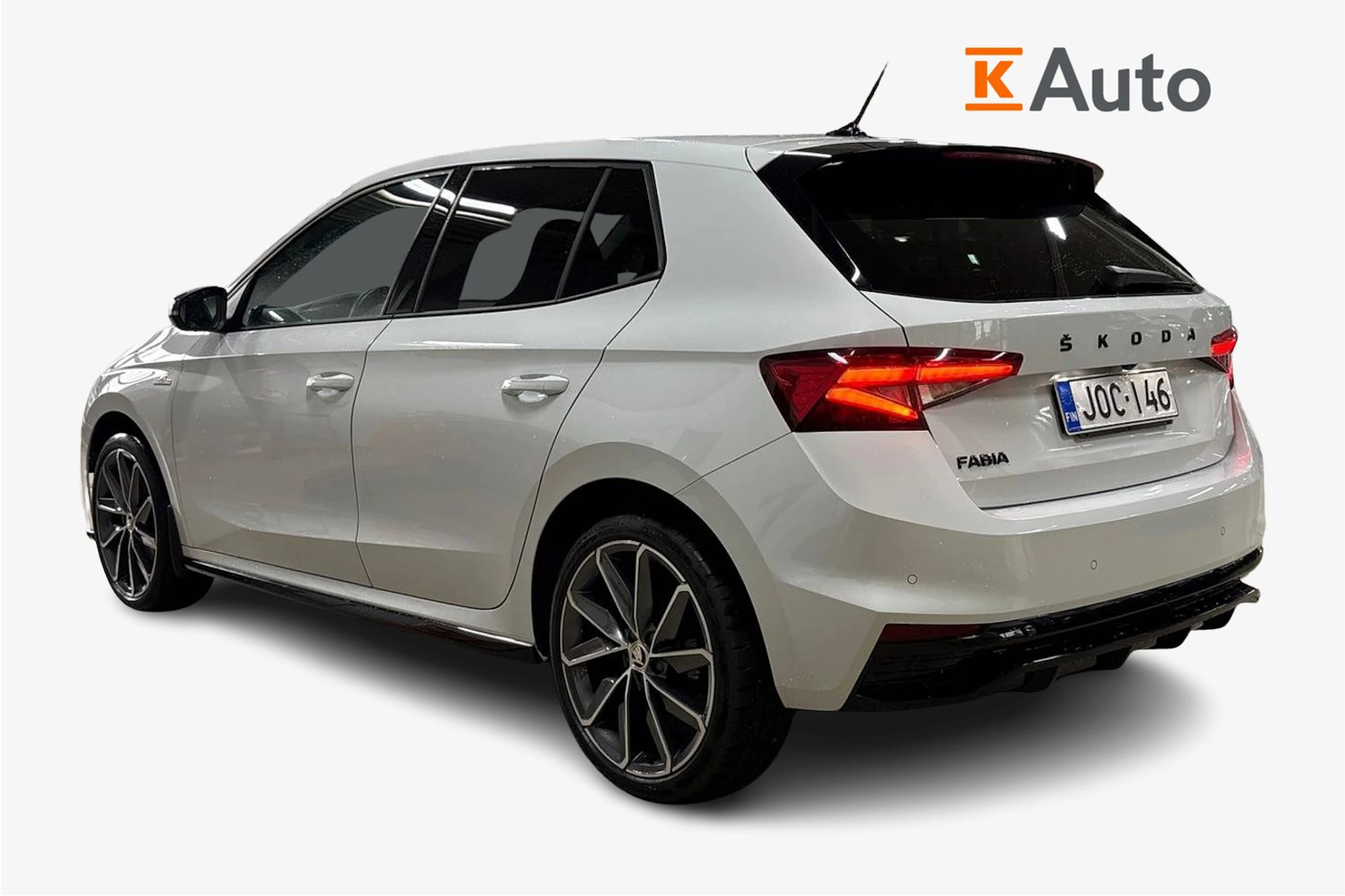 Valkoinen Skoda FABIA 2023 kuva 2.