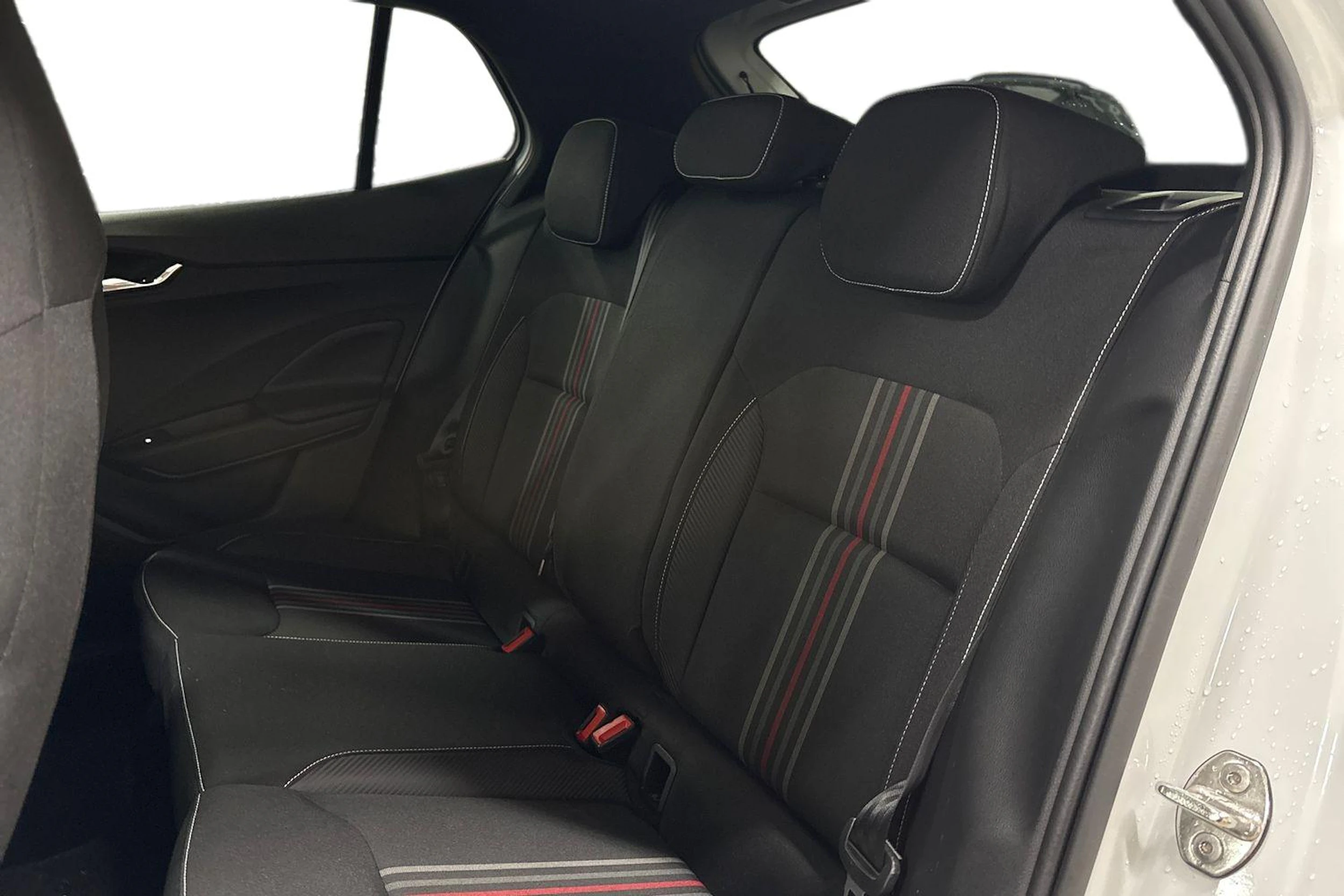 Valkoinen Skoda FABIA 2023 kuva 8.