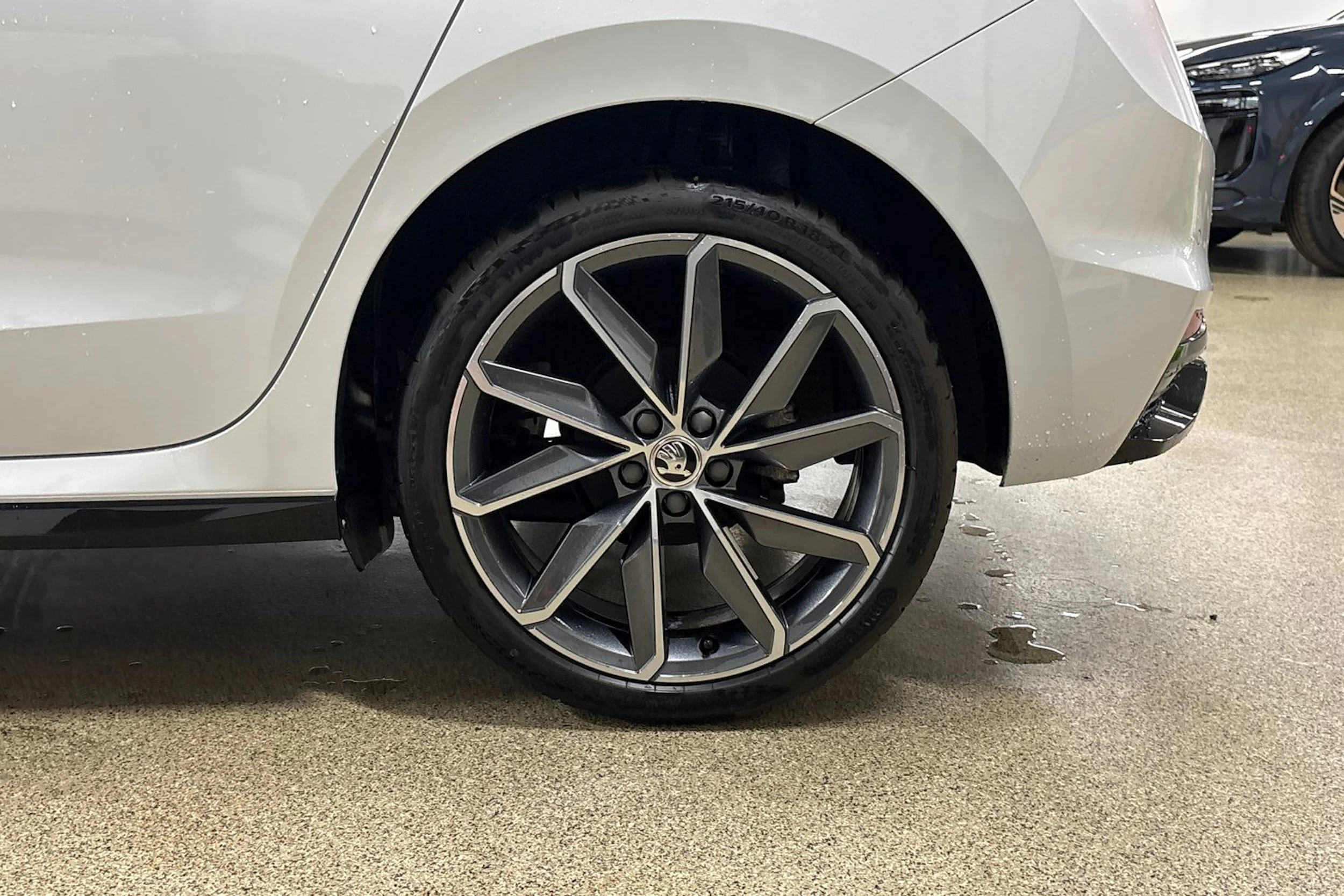 Valkoinen Skoda FABIA 2023 kuva 10.