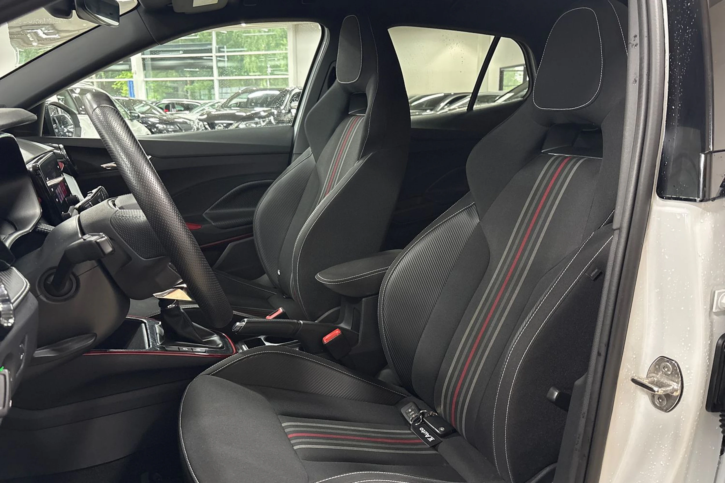 Valkoinen Skoda FABIA 2023 kuva 11.