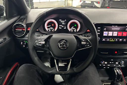 Valkoinen Skoda FABIA 2023 kuva 12.