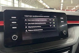 Valkoinen Skoda FABIA 2023 kuva 16.