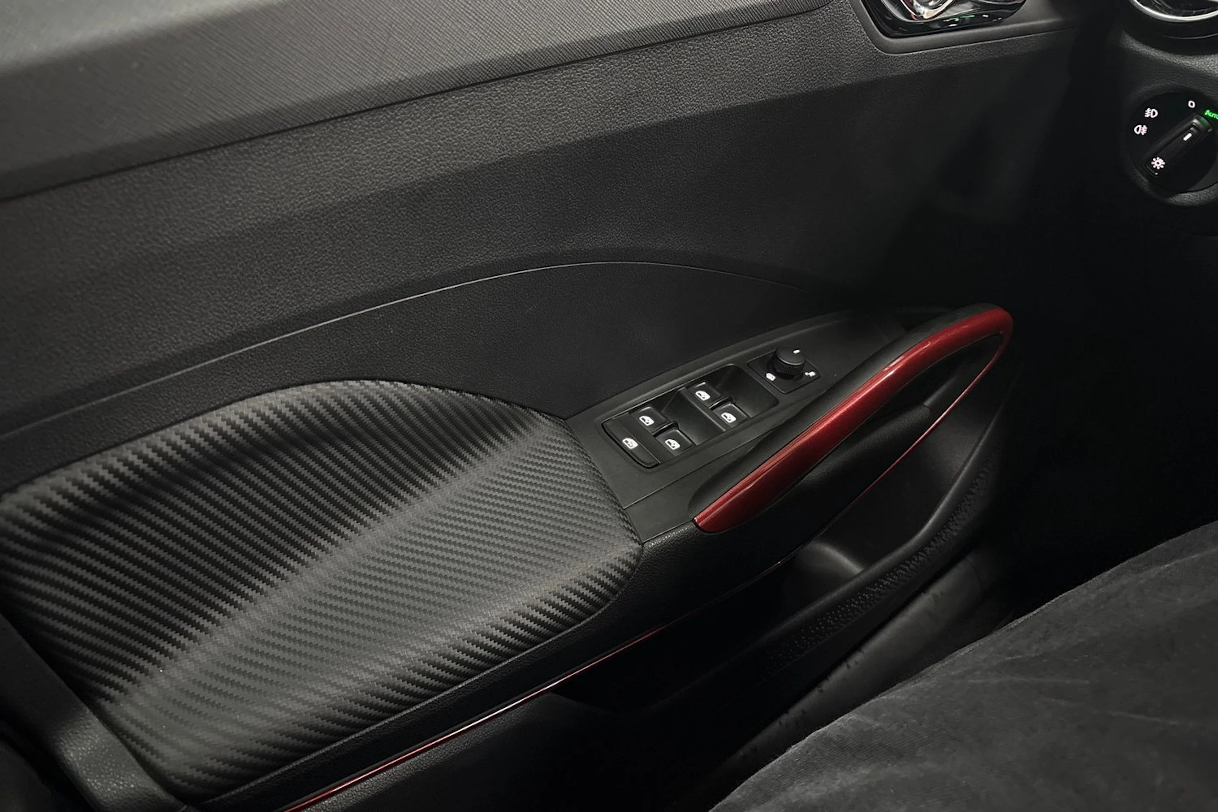 Valkoinen Skoda FABIA 2023 kuva 19.