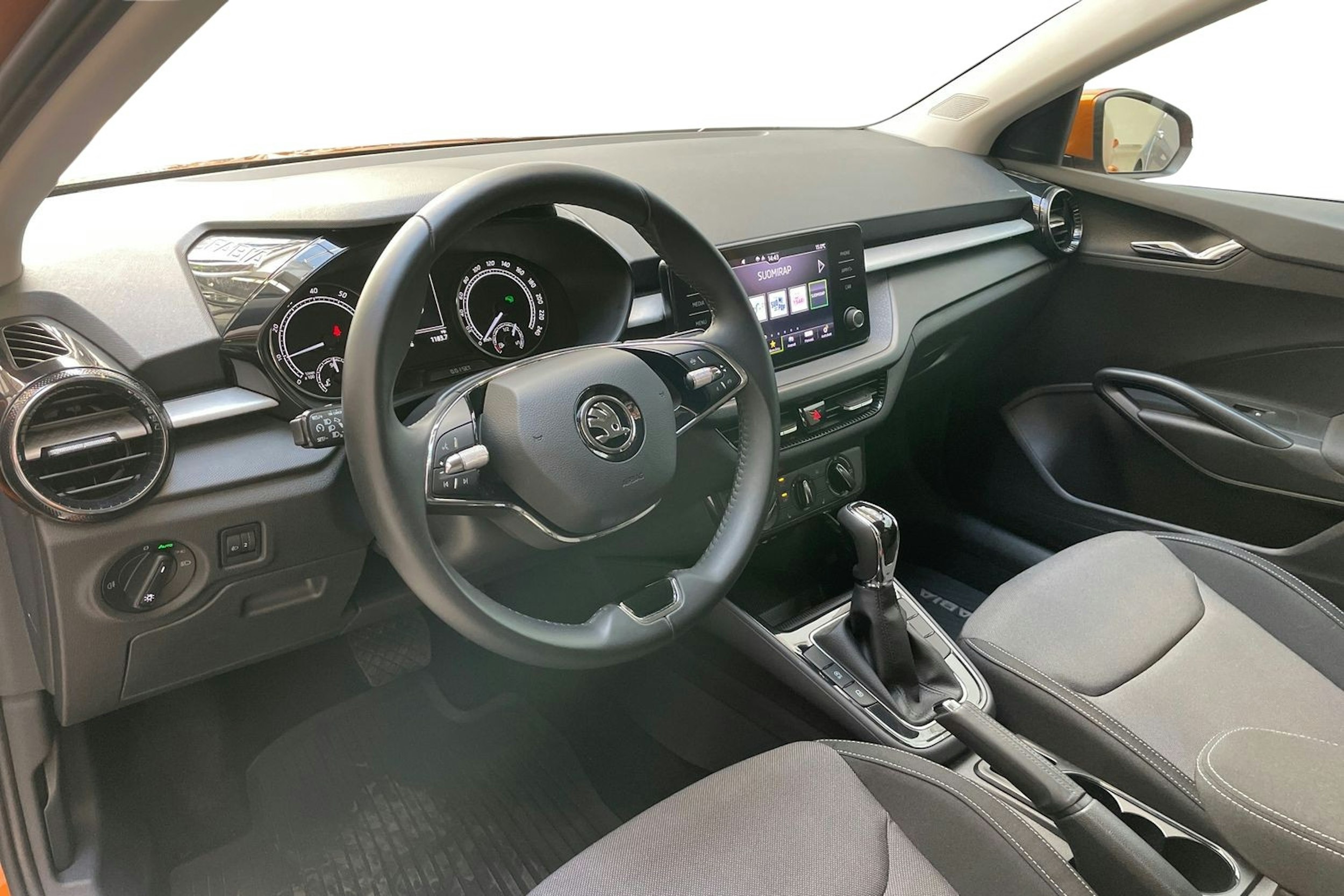 oranssi Skoda Fabia 2023 kuva 7.