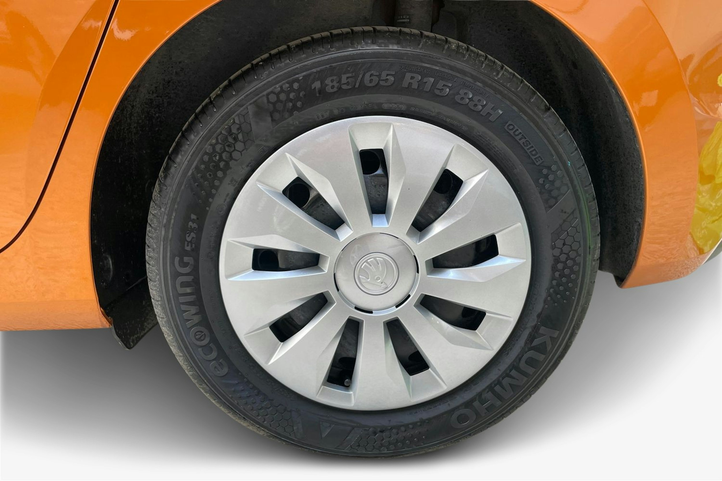 oranssi Skoda Fabia 2023 kuva 11.