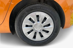 oranssi Skoda Fabia 2023 kuva 11.