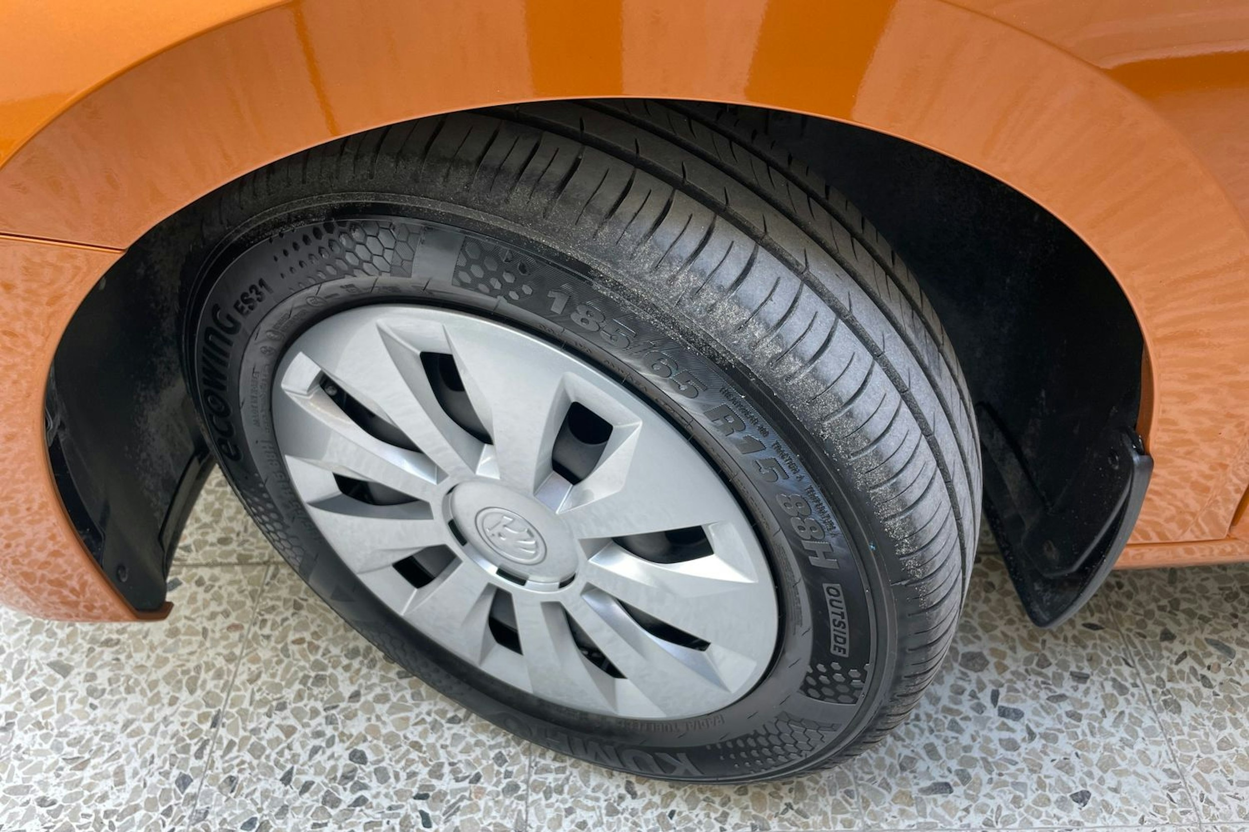 oranssi Skoda Fabia 2023 kuva 13.