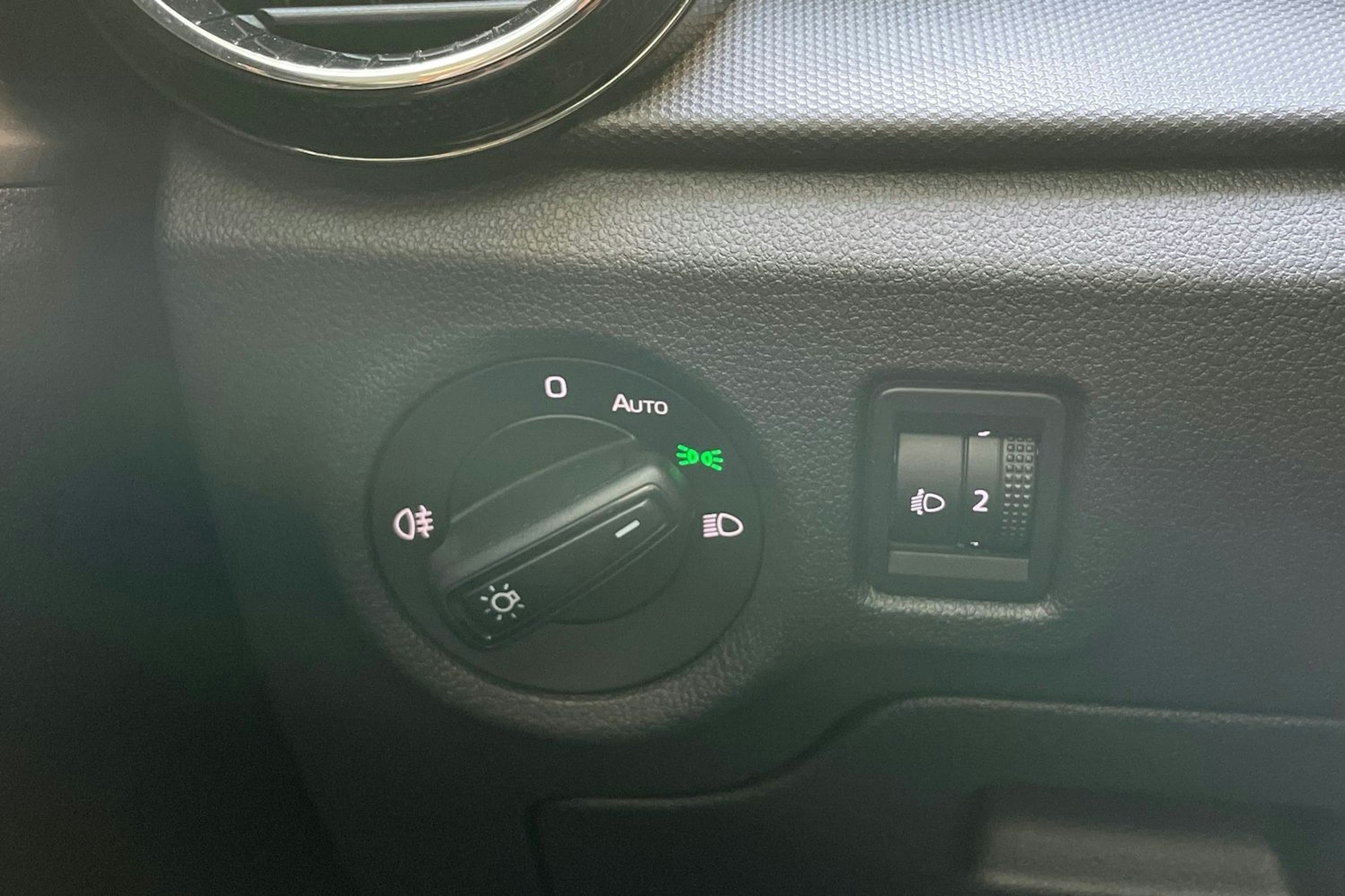 oranssi Skoda Fabia 2023 kuva 17.