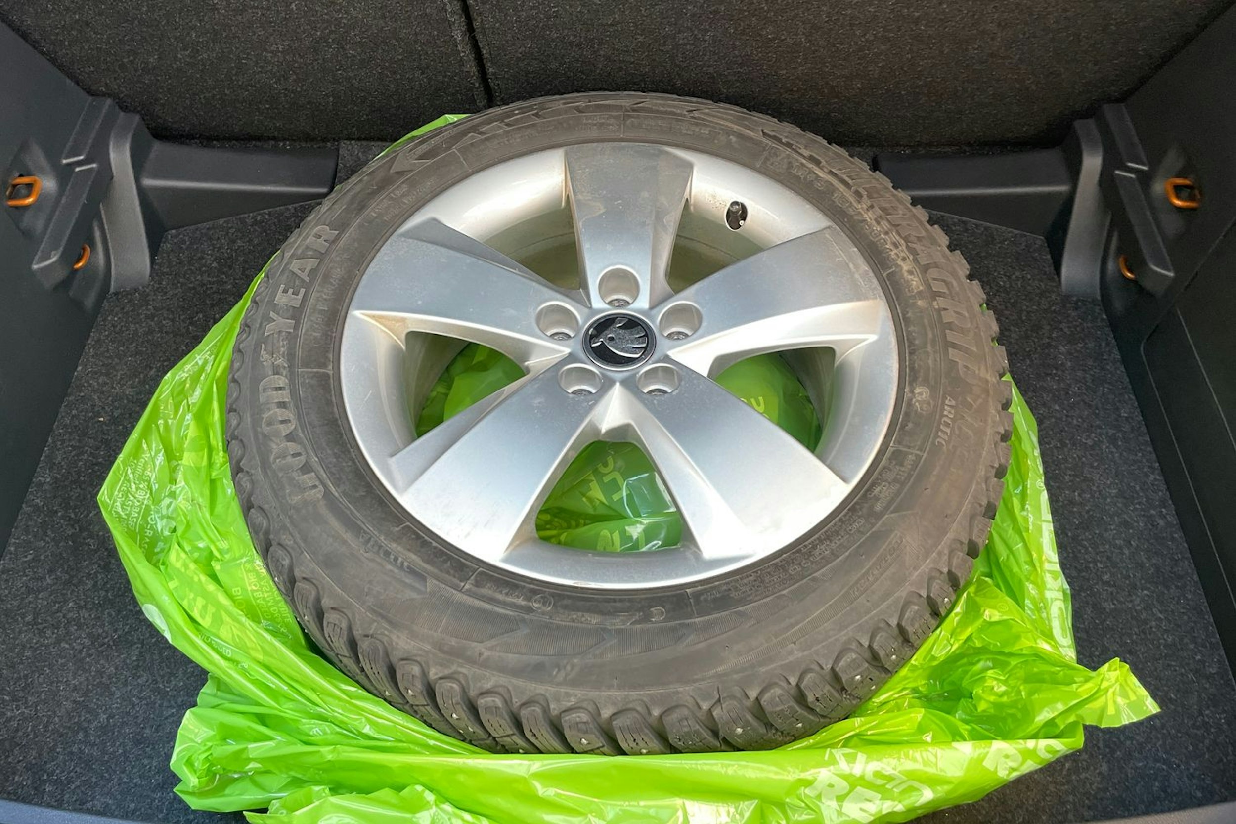 oranssi Skoda Fabia 2023 kuva 26.