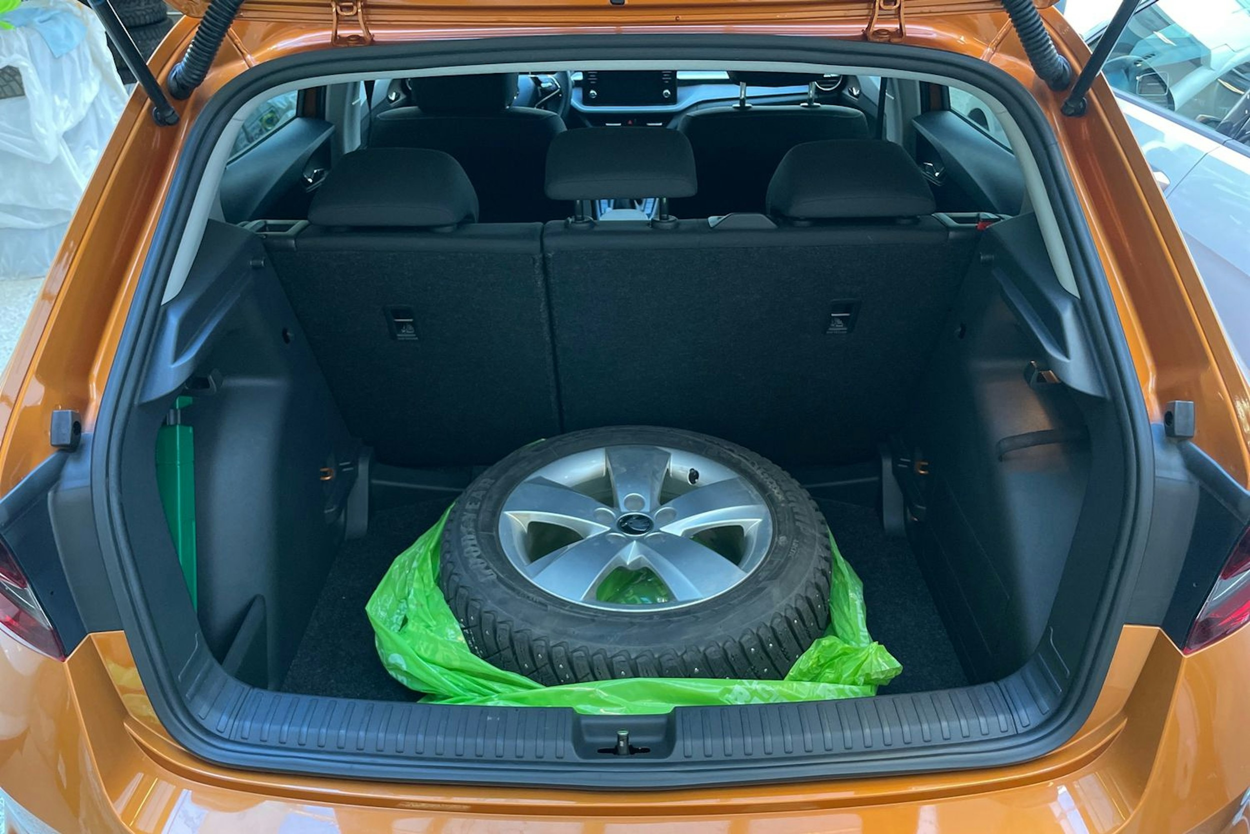 oranssi Skoda Fabia 2023 kuva 27.