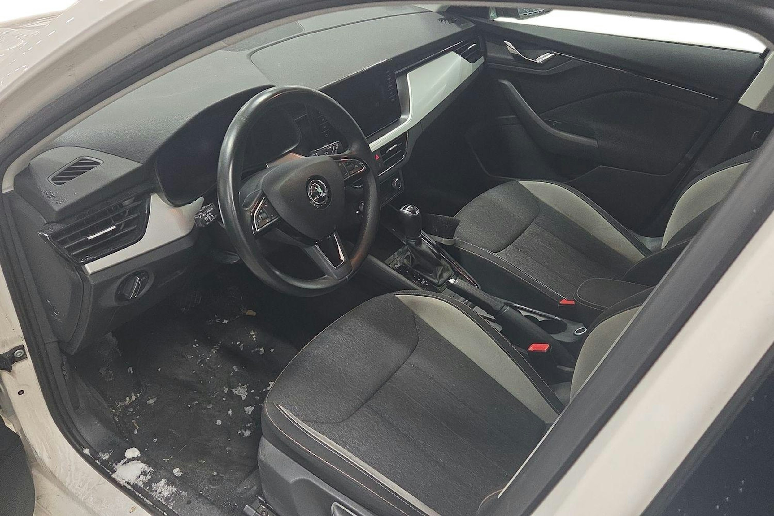 valkoinen Skoda Kamiq 2020 kuva 3.