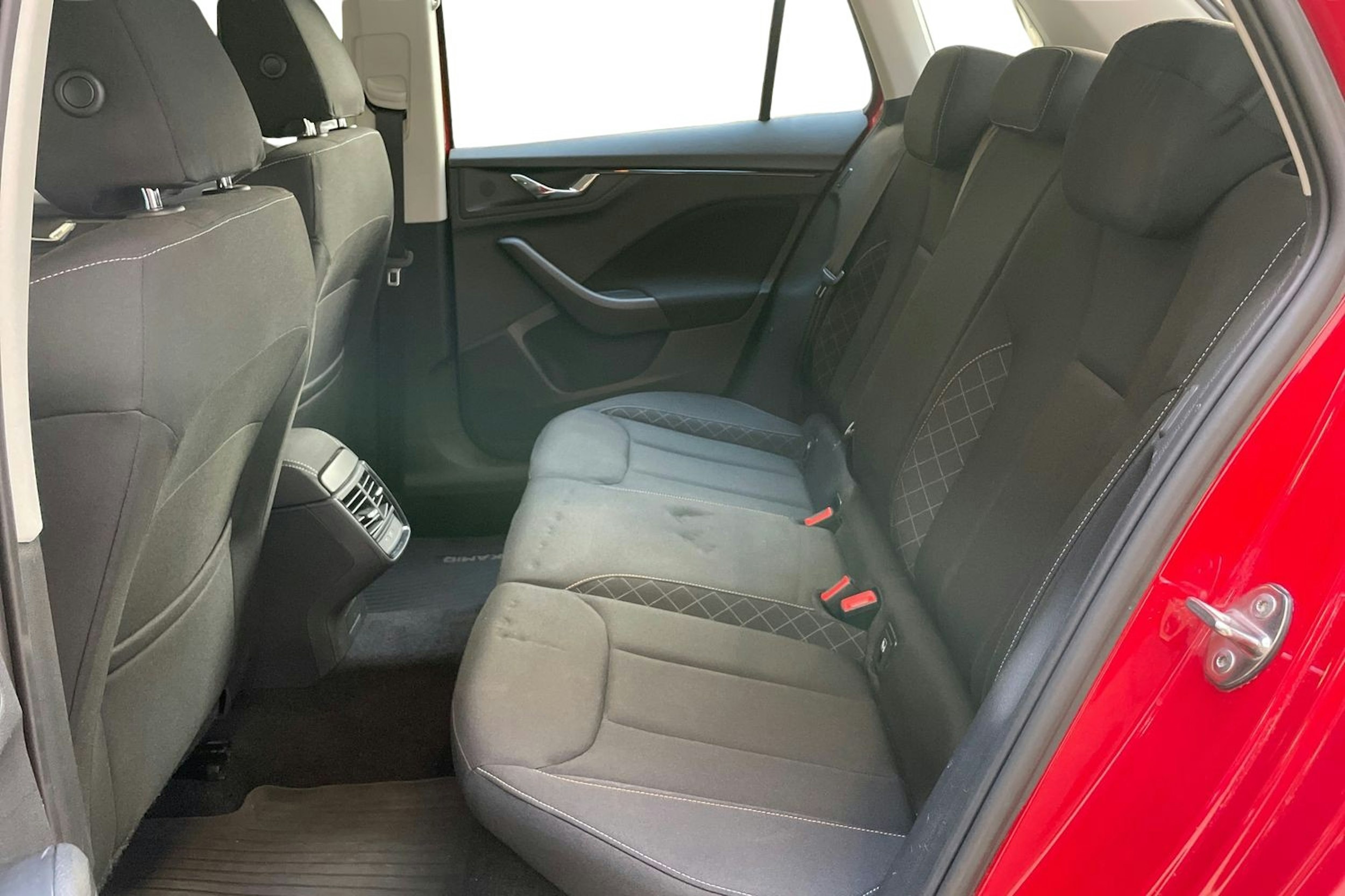 punainen Skoda Kamiq 2020 kuva 8.