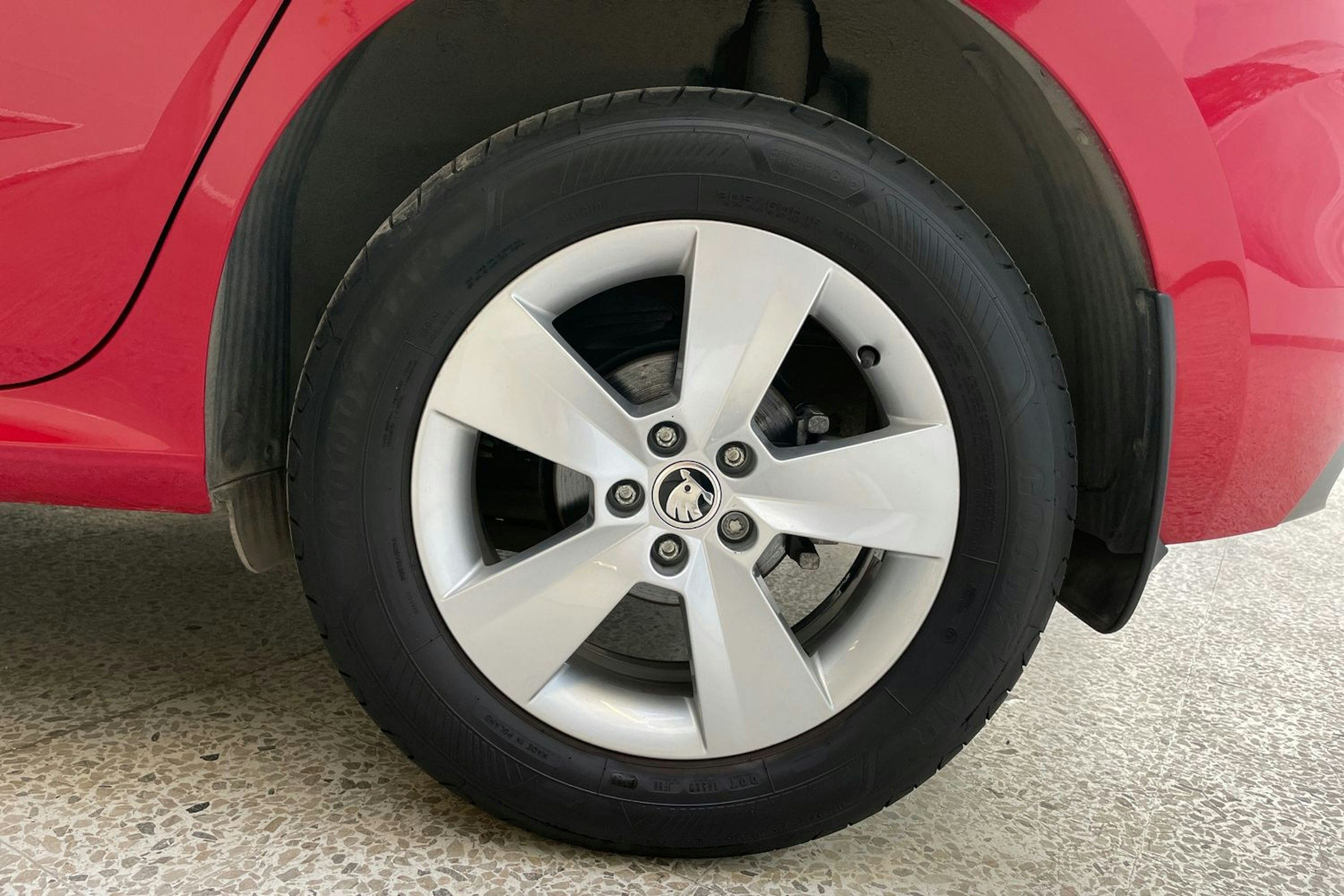 punainen Skoda Kamiq 2020 kuva 10.