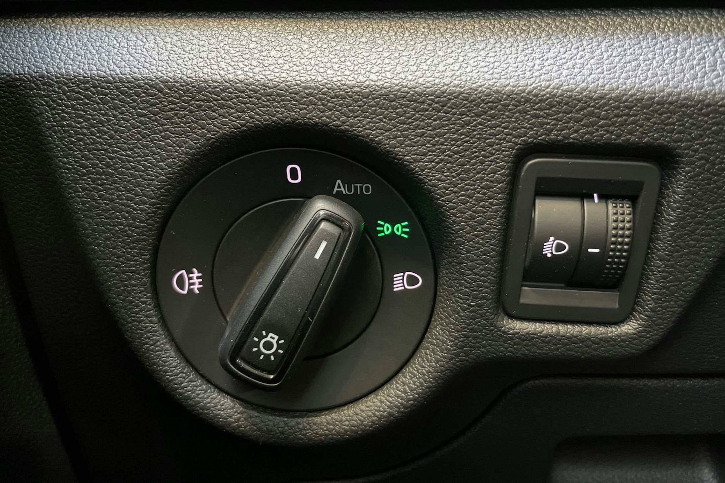 punainen Skoda Kamiq 2020 kuva 14.