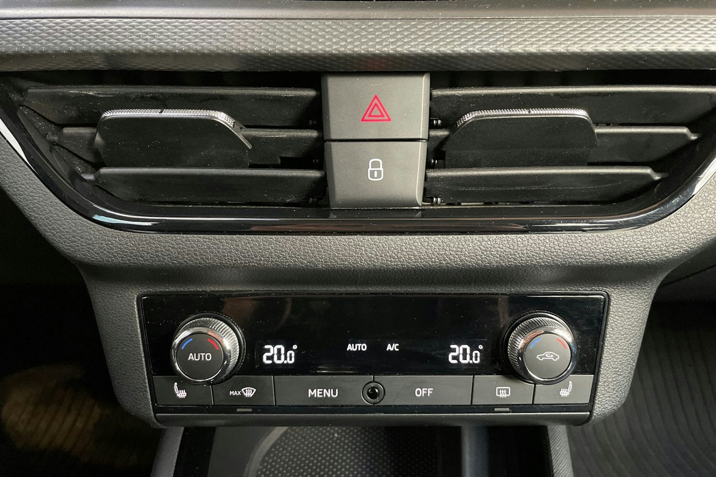 punainen Skoda Kamiq 2020 kuva 18.