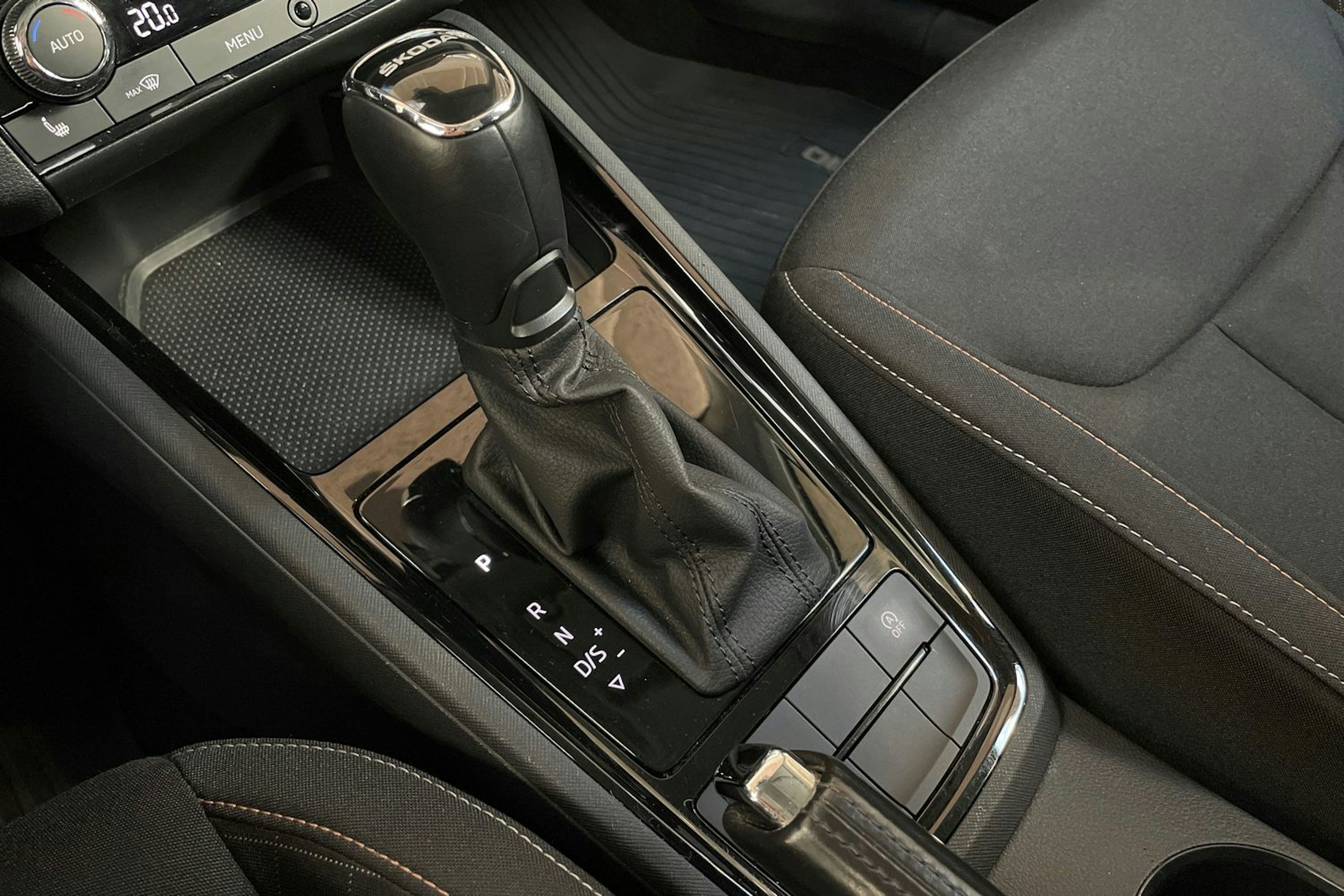 punainen Skoda Kamiq 2020 kuva 20.