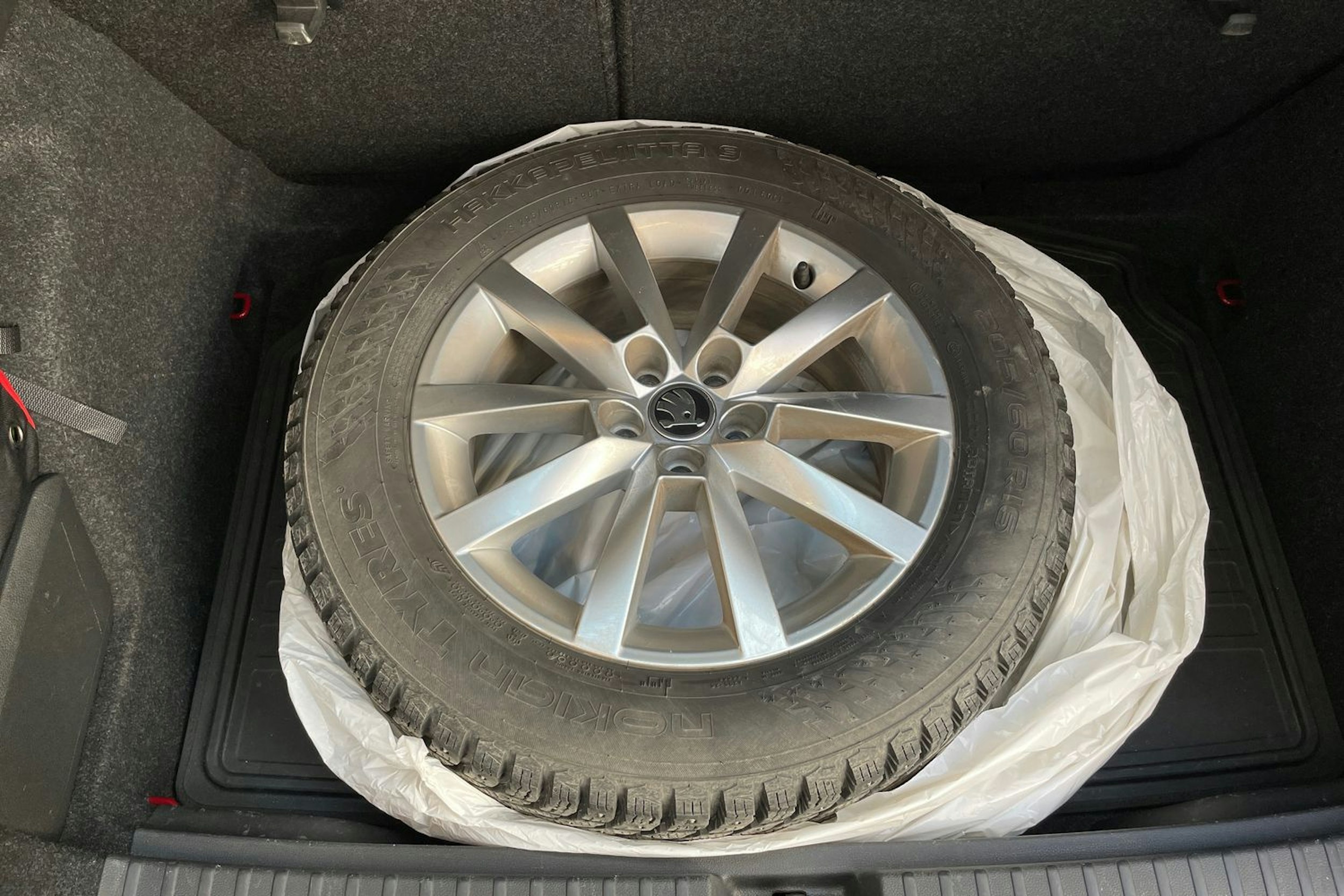 punainen Skoda Kamiq 2020 kuva 22.