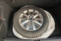 punainen Skoda Kamiq 2020 kuva 22.