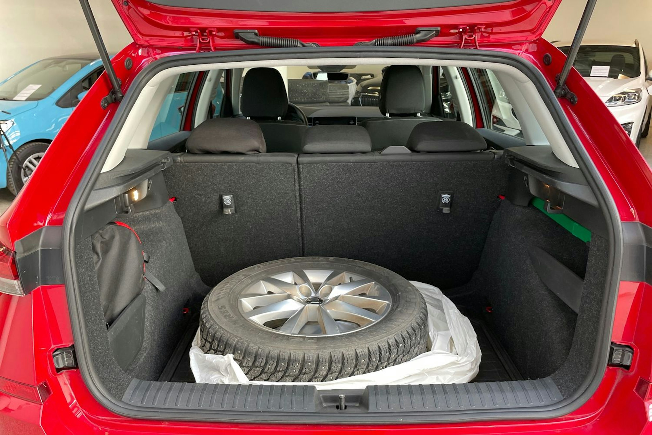 punainen Skoda Kamiq 2020 kuva 23.