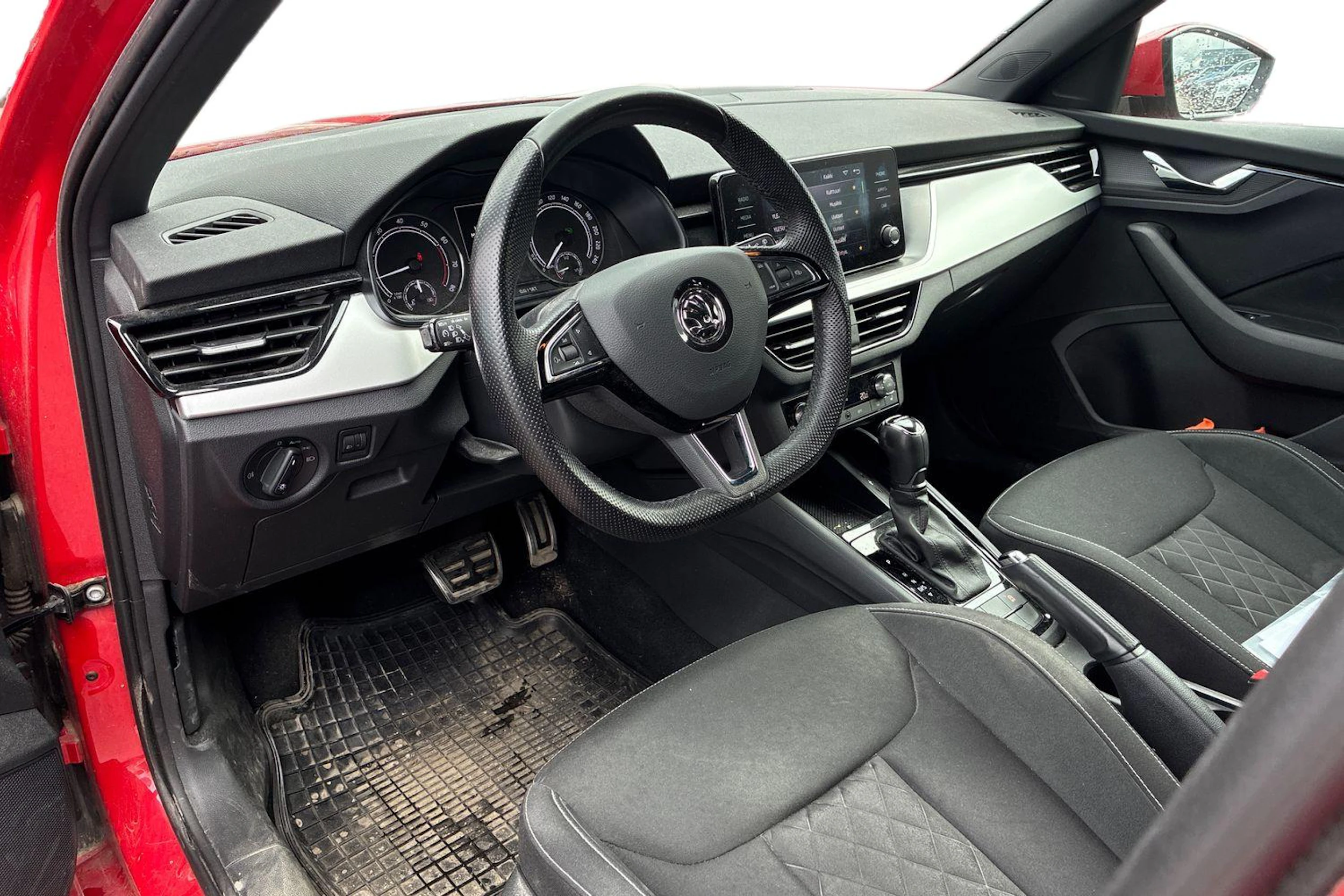 punainen Skoda Kamiq 2020 kuva 3.