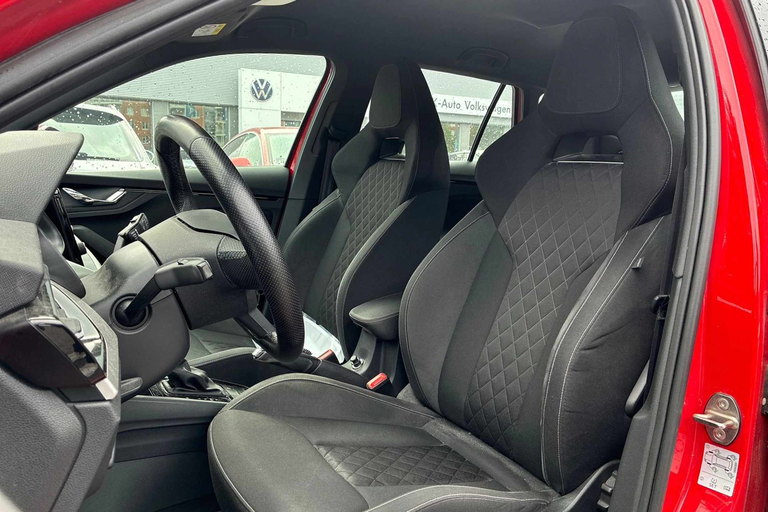 punainen Skoda Kamiq 2020 kuva 4.