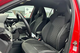 punainen Skoda Kamiq 2020 kuva 4.