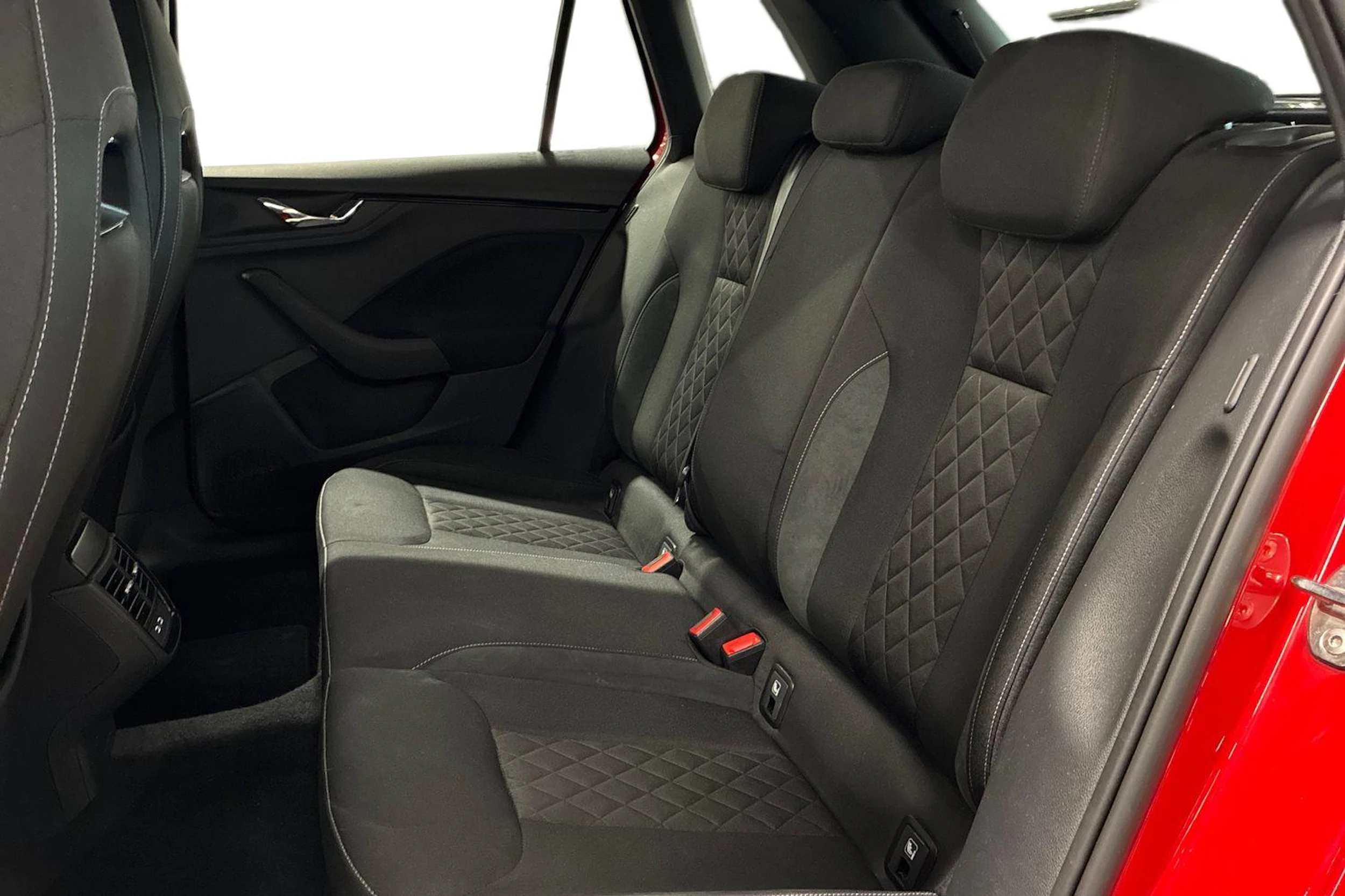 punainen Skoda Kamiq 2020 kuva 8.